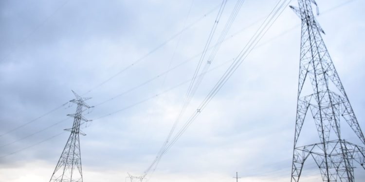 Línea de 500 kV- Yguazú: construcción de segunda terna se encuentra en su etapa final Línea de 500 kV- Yguazú: construcción de segunda terna se encuentra en su etapa final