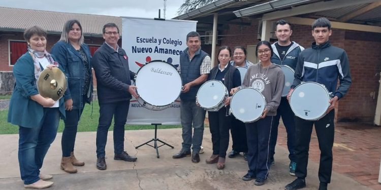 A días del desfile estudiantil, Municipalidad de Boquerón distribuye instrumentos para Banda Lisa