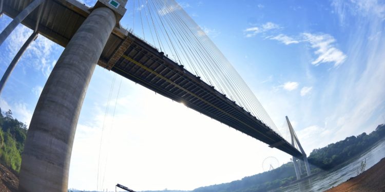 Instalan moderno sistema para la inspección del Puente de la Integración