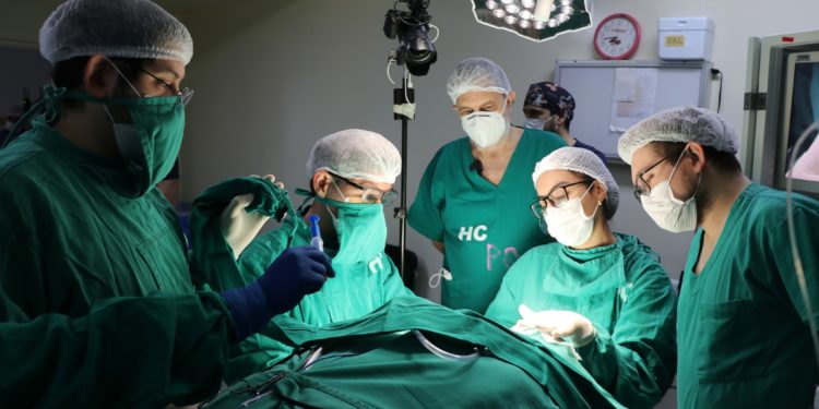 Realizaron la primera cirugía de implante activo de conducción ósea en el Paraguay
