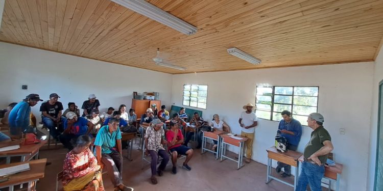 ABE Chaco: Presentación de técnico local y entrega de insumos a los pobladores de Pozo Hondo y Jasyendy