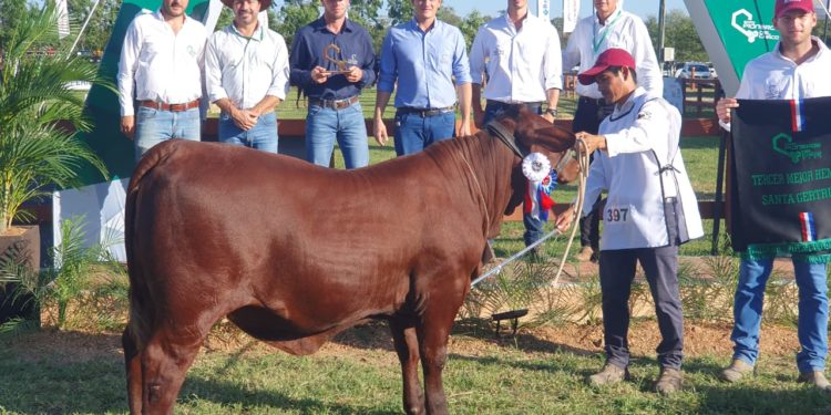 Chacra Experimental de la Cooperativa Fernheim, una vez más, distinguida por su calidad Chacra Experimental de la Cooperativa Fernheim, una vez más, distinguida por su calidad