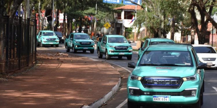 Nuevos vehículos eléctricos para las unidades de la ANDE de Alto Paraná Nuevos vehículos eléctricos para las unidades de la ANDE de Alto Paraná