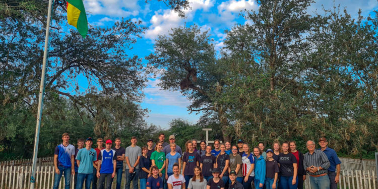 Cooperativa Fernheim y Colegio Filadelfia contribuyen a la renovación del Fortín Toledo