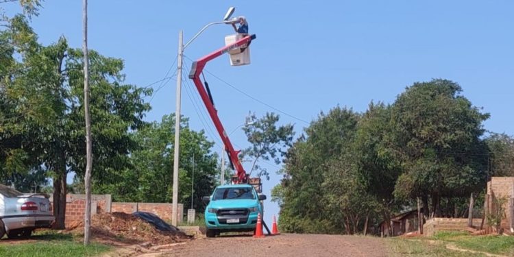 ANDE reparó 815 artefactos de alumbrado público y montó 110 nuevos transformadores