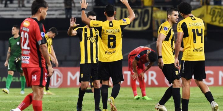 Guaraní recibe a Emelec en Para Uno con la oportunidad de ser único líder