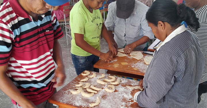 Familias indígenas se capacitaron en la elaboración de panificados