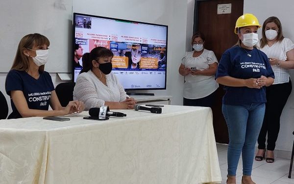 Cursos de oficios con rápida salida laboral son dictados en el Centro Ciudad Mujer Cursos de oficios con rápida salida laboral son dictados en el Centro Ciudad Mujer