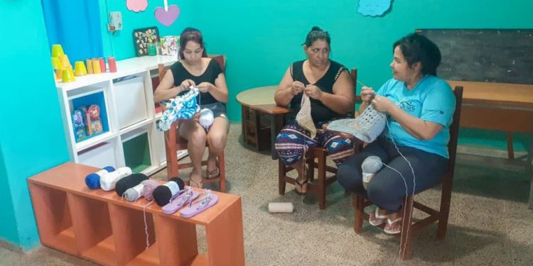 Mujeres privadas de libertad encuentran en el crochet una oportunidad de reinserción social