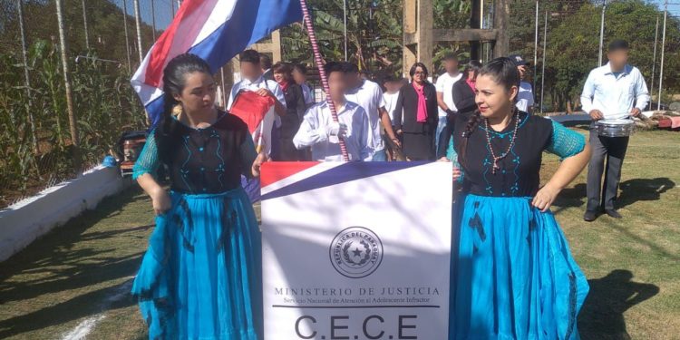 Adolescentes en conflicto con la ley penal realizaron desfile por fiestas patrias