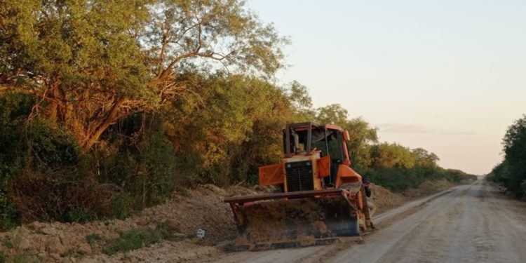 Se intervienen puntos críticos de caminos en Alto Paraguay para mejorar su transitabilidad