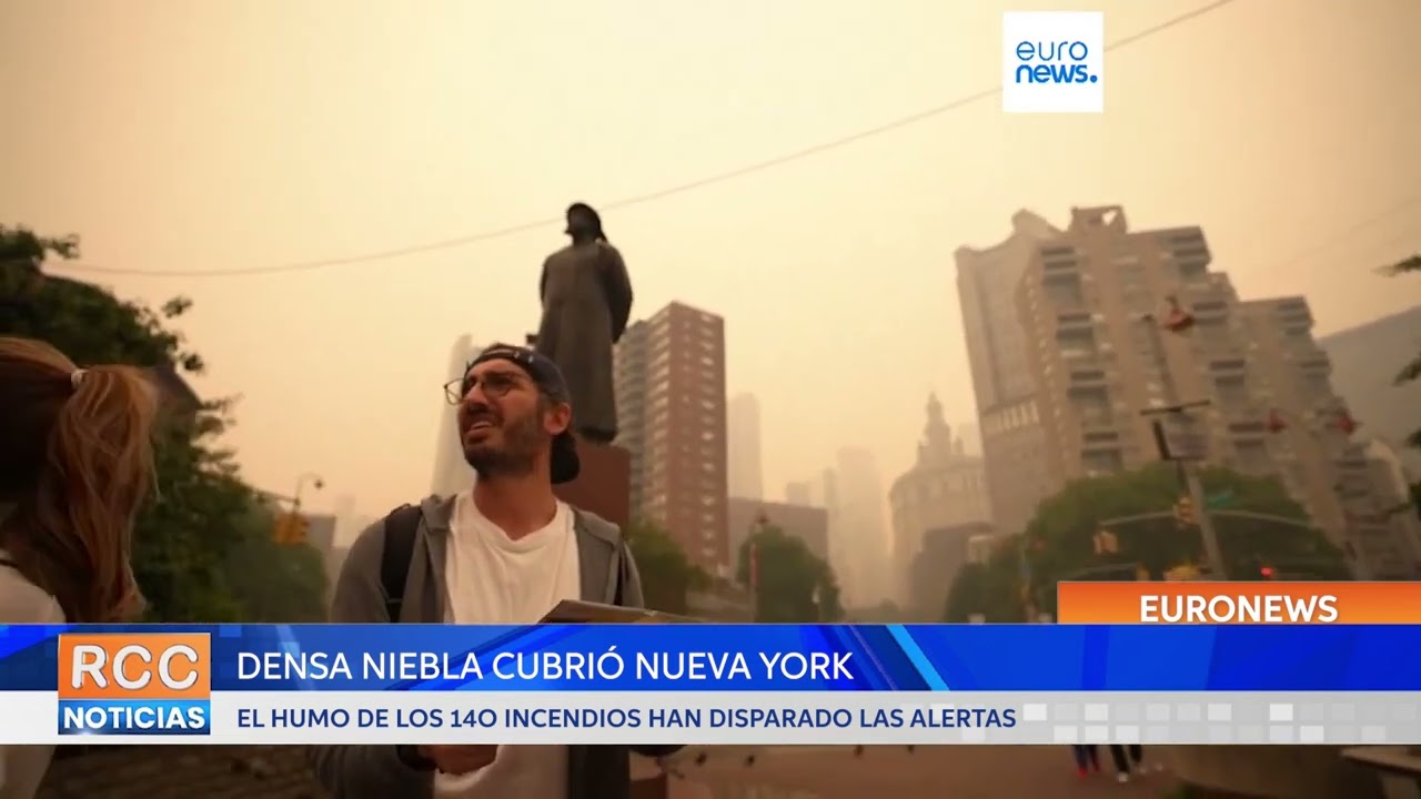 Nueva York cubierto por una densa niebla anaranjada
