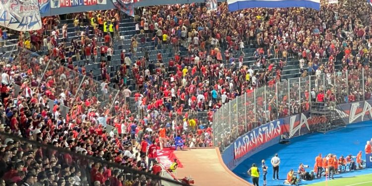 ¡Otra más! La Conmebol multó a Cerro Porteño por el actuar de su hinchada ¡Otra más! La Conmebol multó a Cerro Porteño por el actuar de su hinchada