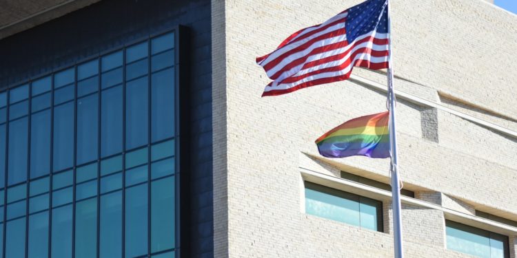 Una bofetada a los valores familiares y las buenas costumbres del país por parte de la embajada de EE.UU