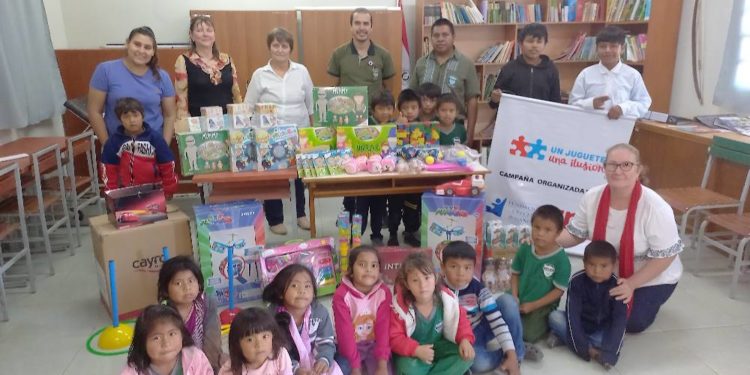 “Un juguete una ilusión” hizo posible entrega de regalos a niños de la Comunidad Indígena Cayin o Clim “Un juguete una ilusión” hizo posible entrega de regalos a niños de la Comunidad Indígena Cayin o Clim