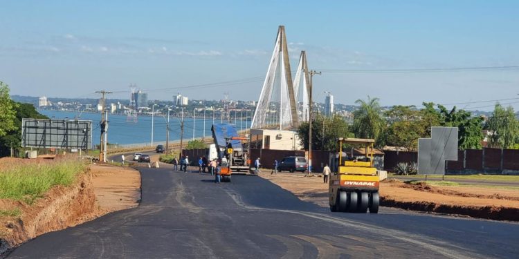 MOPC realiza mejoras en el acceso al Puente San Roque González de Santacruz