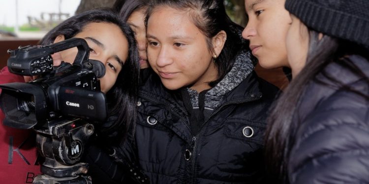 Jóvenes de Carmelo Peralta y Puerto Sastre se involucran en el mundo audiovisual por medio de capacitaciones
