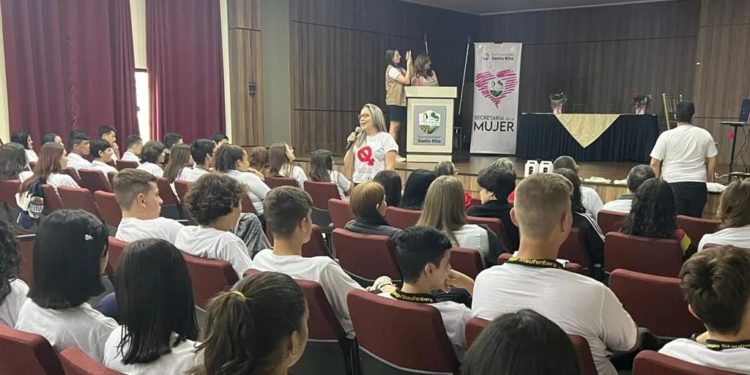 “Noviazgo sin Violencia” Una Campaña del Ministerio de la Mujer que llegó a más de 600 estudiantes de Alto Paraná
