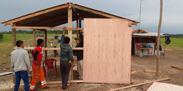 SEN proveyó materiales para la construcción de viviendas provisorias a familias indígenas SEN proveyó materiales para la construcción de viviendas provisorias a familias indígenas