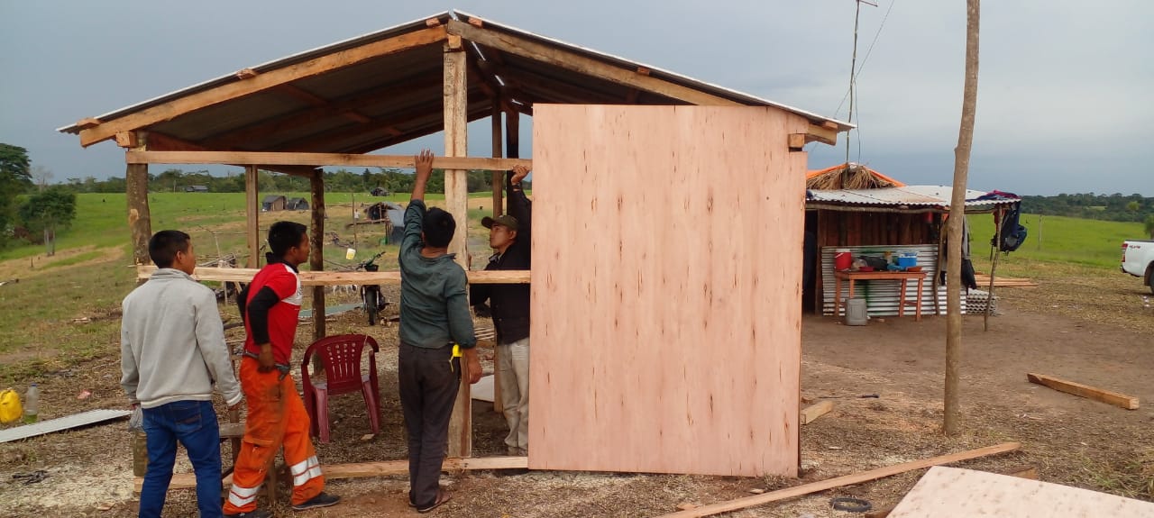 SEN proveyó materiales para la construcción de viviendas provisorias a familias indígenas