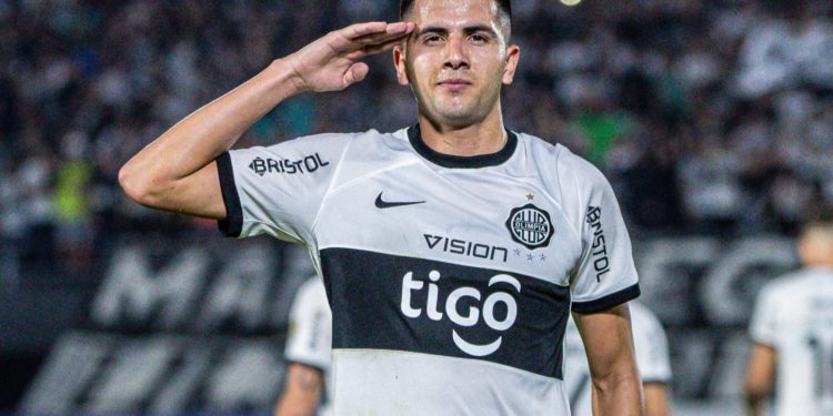 El defensor de Olimpia que figura en el equipo ideal de la Libertadores