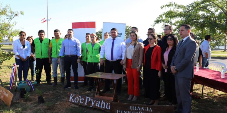 Como parte de su reinsersión social, internos realizan jornada de limpieza en Costanera de Asunción Como parte de su reinsersión social, internos realizan jornada de limpieza en Costanera de Asunción