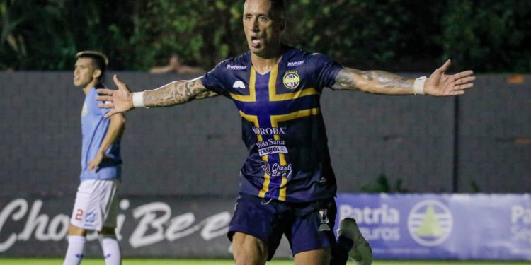 El equipo paraguayo que busca la contratación de Lucas Barrios