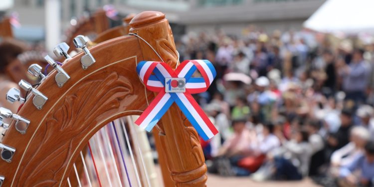 Hoy celebramos el Día Nacional del Arpa Paraguaya