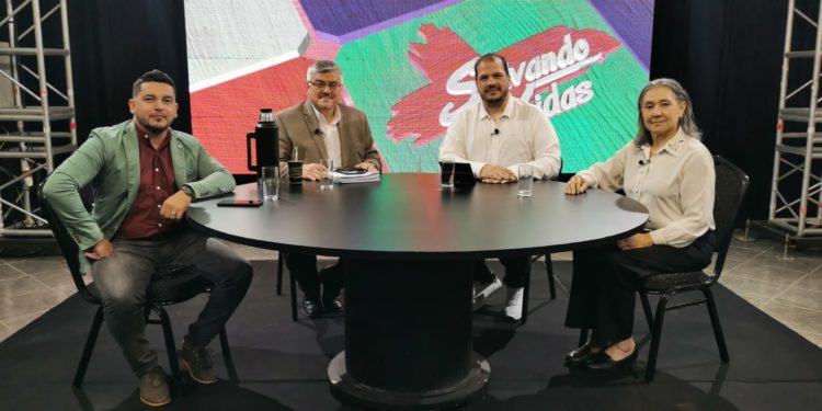 Mesa Técnica de Padres con miembros representantes de las Federaciones