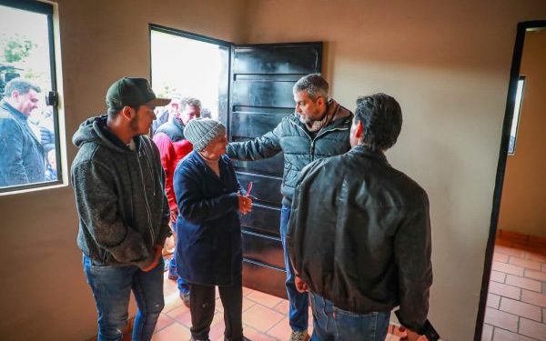 Casi 1.000 viviendas sociales entregadas por el Gobierno en un solo día en Caaguazú