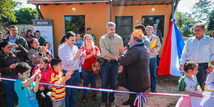 Unas 203 familias cumplieron su sueño de la casa propia en Itapúa
