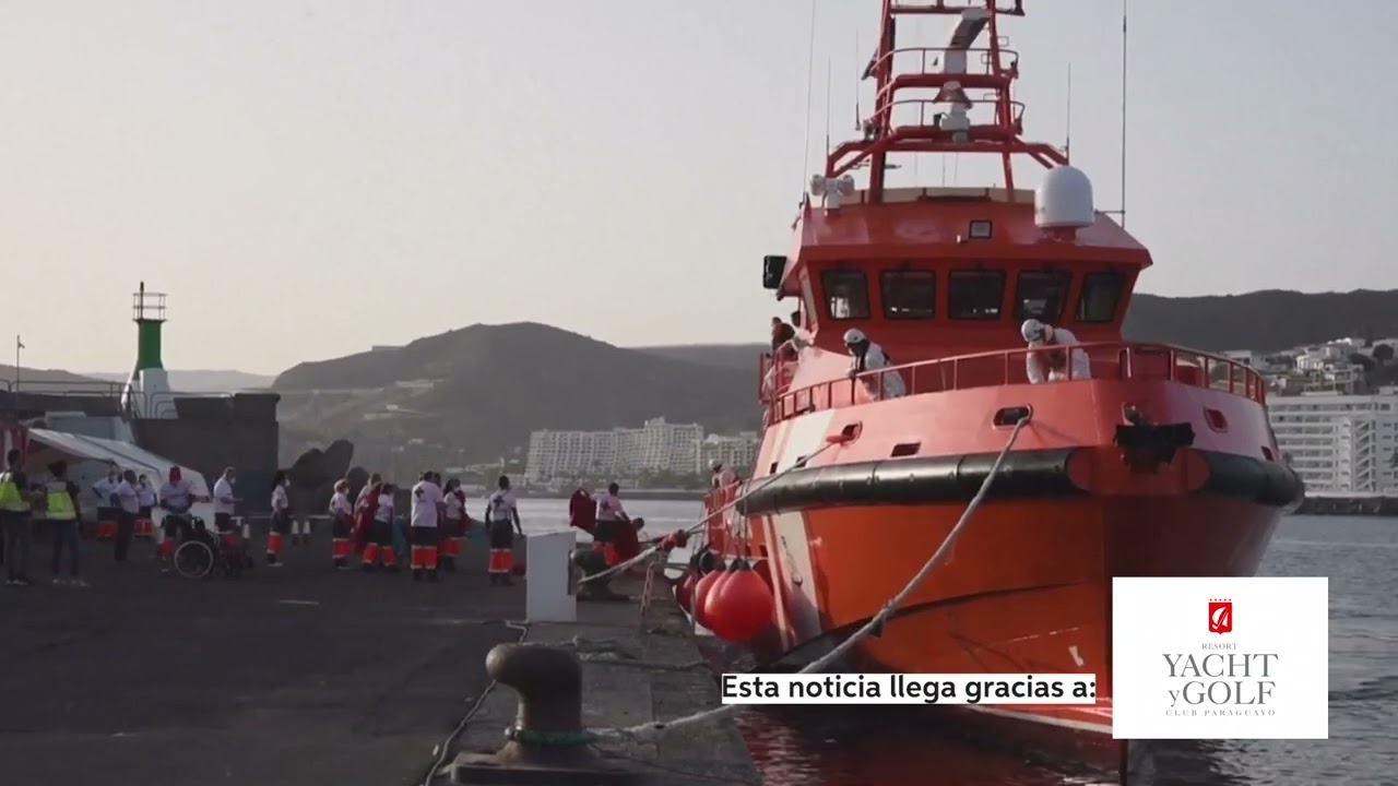 Rescatan 86 migrantes de precaria embarcación cerca de Canarias