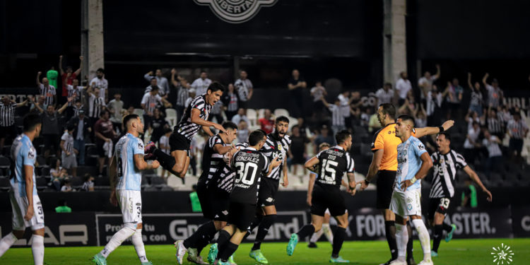 ¡Partidazo! Con autoridad Libertad remontó en La Huerta y es el único líder ¡Partidazo! Con autoridad Libertad remontó en La Huerta y es el único líder