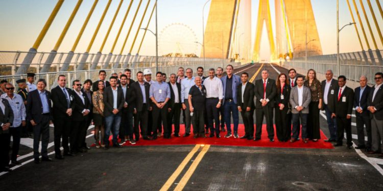 Presidente visitó la obra que sella la integración entre Paraguay y Brasil