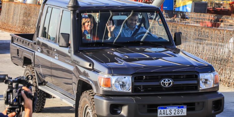 Inauguración Simbólica, Mario Abdo y su comitiva cruzaron por primera vez el Puente Héroes del Chaco