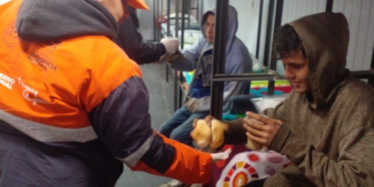 Secretaría de Emergencia Nacional asistió a más de 60 personas ante el marcado descenso de temperatura
