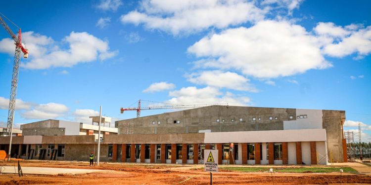 Titular del MOPC realiza verificación de obras del futuro Gran Hospital de Coronel Oviedo Titular del MOPC realiza verificación de obras del futuro Gran Hospital de Coronel Oviedo