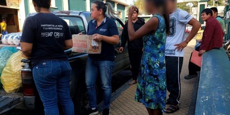 MINNA asistió a las familias que se encuentran frente al INDI