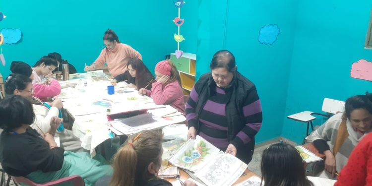 Estudiantes universitarios de Itapúa colaboran con la reinserción social de mujeres privadas de libertad Estudiantes universitarios de Itapúa colaboran con la reinserción social de mujeres privadas de libertad