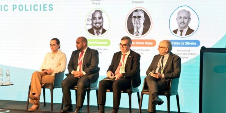 Avances significativos en conectividad educativa alcanzan a más del 70% de los estudiantes