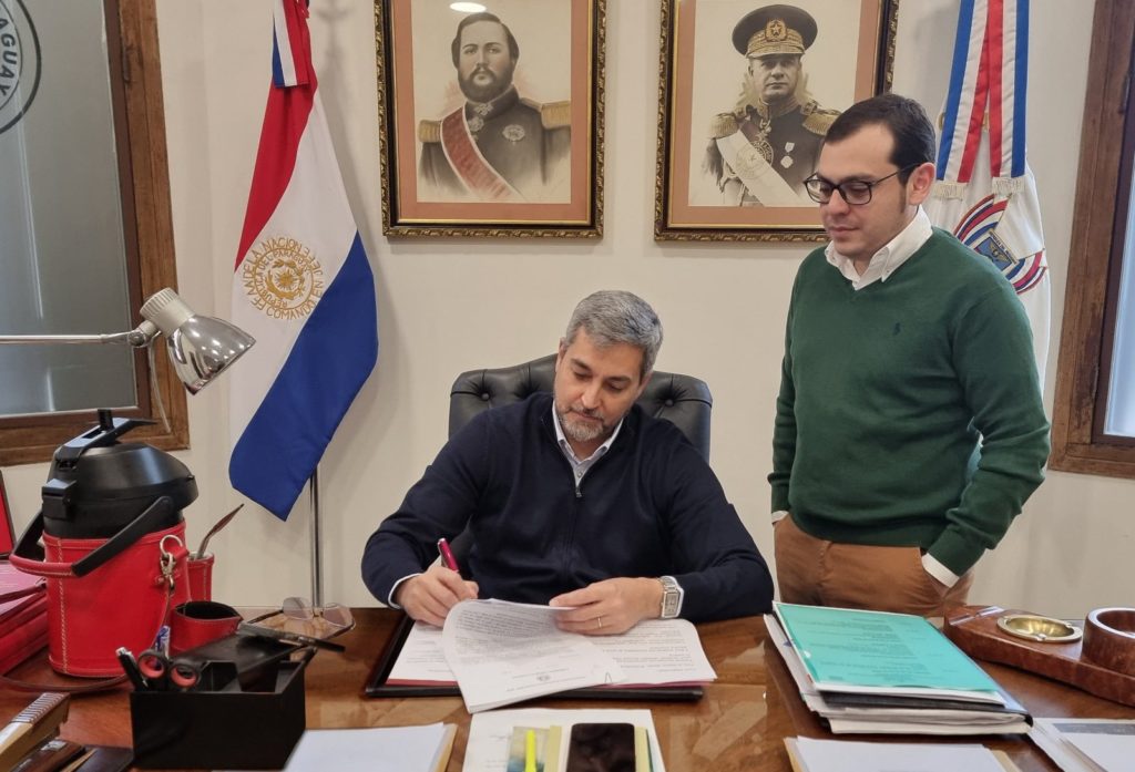 Abdo Benítez presenta proyecto de ley que busca garantizar los derechos jubilatorios