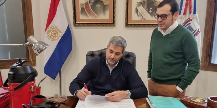Abdo Benítez presenta proyecto de ley que busca garantizar los derechos jubilatorios