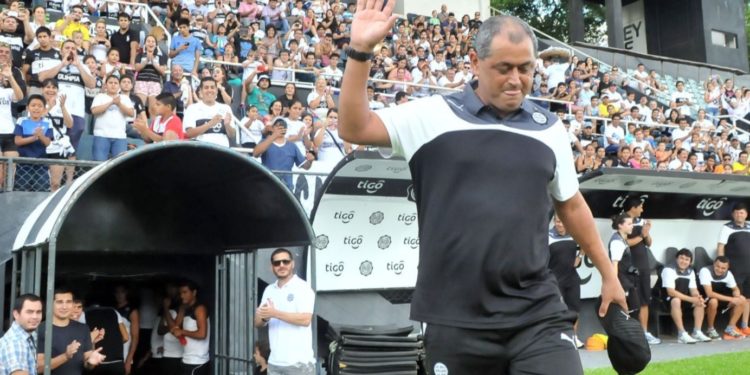 Segundo ciclo en Olimpia: Francisco Arce fue presentado oficialmente