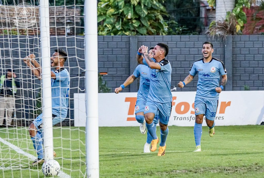 Continúa el invicto: Resistencia dió el golpe en Santísima Trinidad Continúa el invicto: Resistencia dió el golpe en Santísima Trinidad