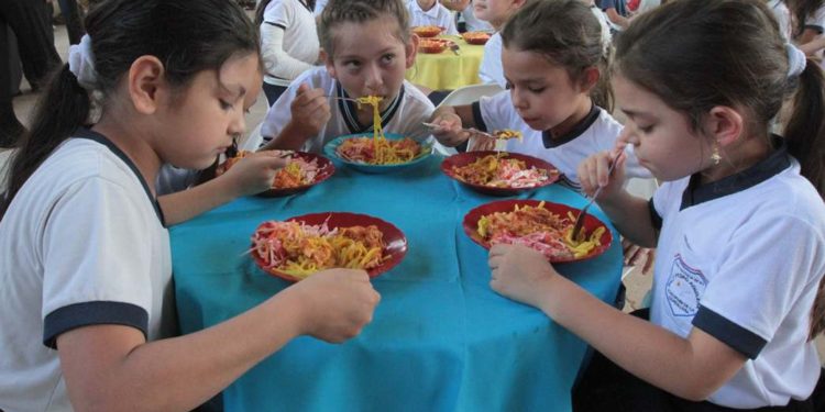 Educación en Crisis: Sindicato de docentes señalan que hay 500 mil niños y jóvenes fuera del sistema educativo