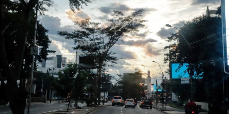 Martes cálido con lluvias y tormentas eléctricas Martes cálido con lluvias y tormentas eléctricas