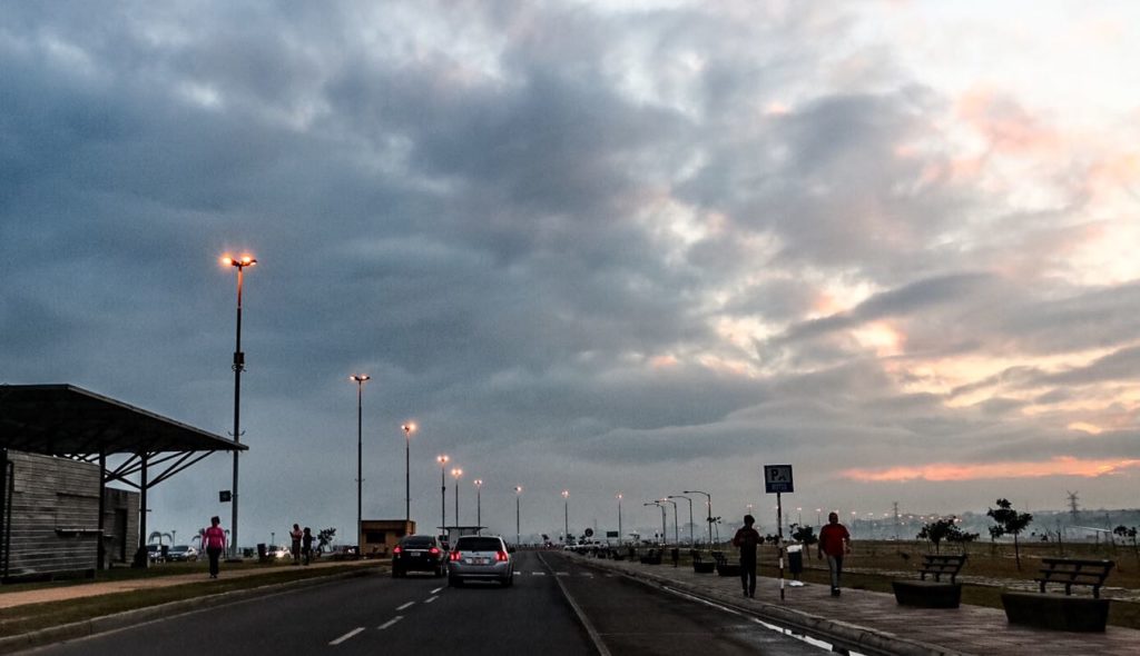 Ambiente cálido a caluroso y con lluvias dispersas en los próximos días.