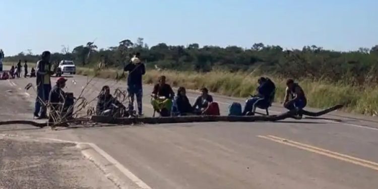 Ayoreos exigen la liberación de tres aprehendidos para cortar con cierre de ruta