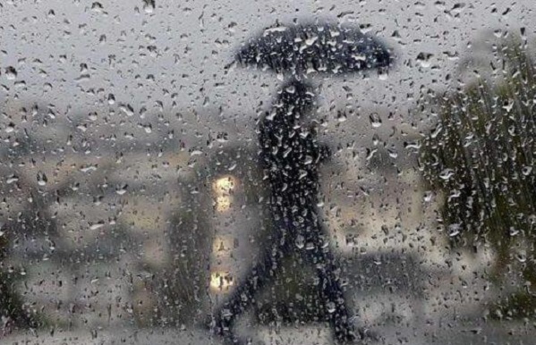 Anuncian jueves fresco con lluvias y vientos del sur