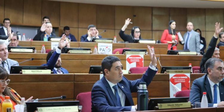 Senadores sancionan proyecto de ley que fusiona las carteras de Tributación y Aduanas